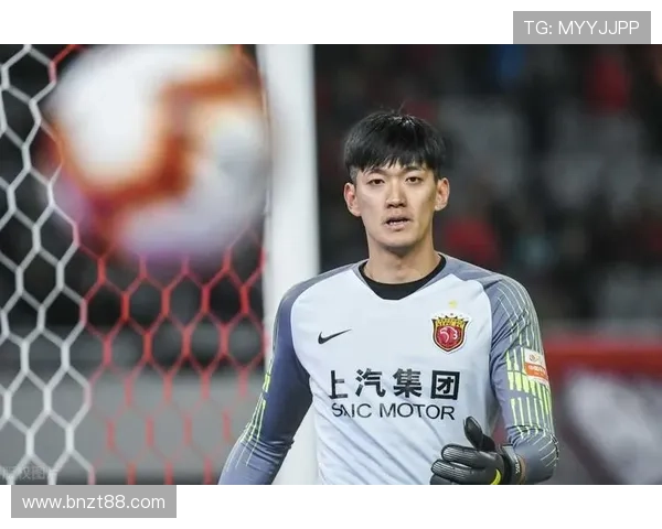 颜骏凌职业轨迹：中超主力门将地位稳固，国家队表现稳健