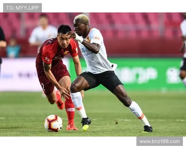 努涅斯与拉斐尔·莱奥:冲击力与进攻效率对比分析 努涅斯与拉斐尔·莱奥:冲击力与进攻效率对比分析